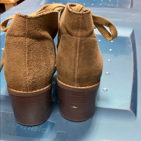 Size 9 Boots - Picture 3 of 8